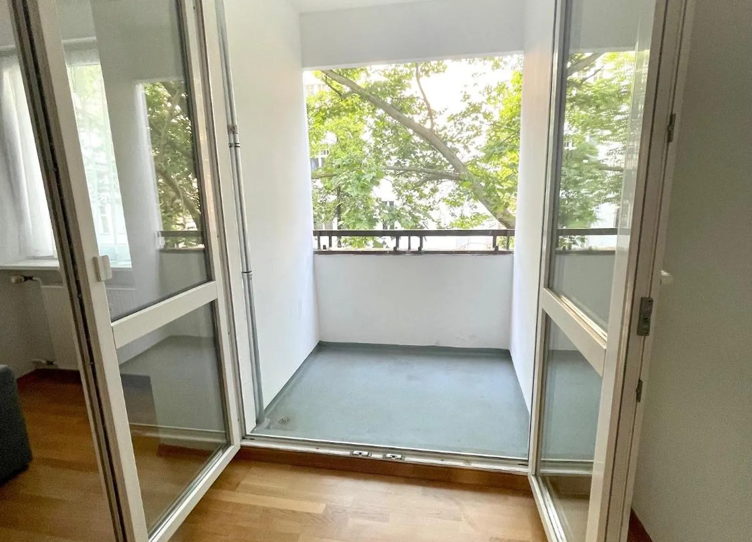Grosses Apartment 3 Zimmer Bis Zu 9 Personen Zentral Am Kudamm برلين